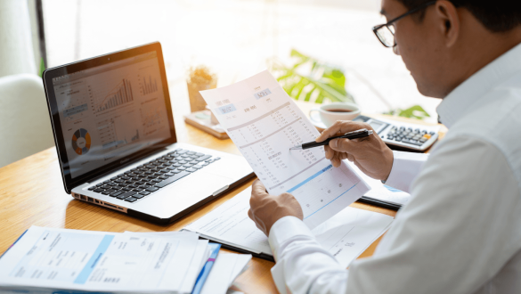 A Weekly Money Check-In Keeps Your Finances From Running on Autopilot
