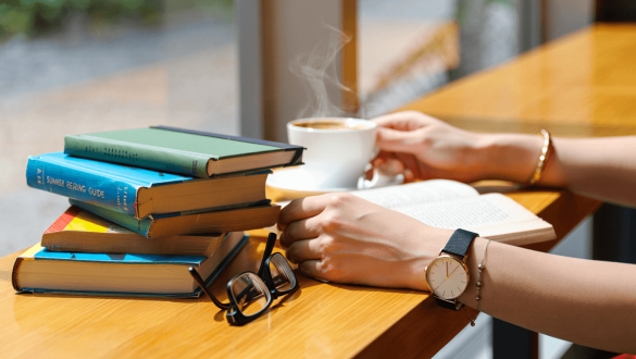 Anne unboxes the 2026 Minimalist Summer Reading Guide