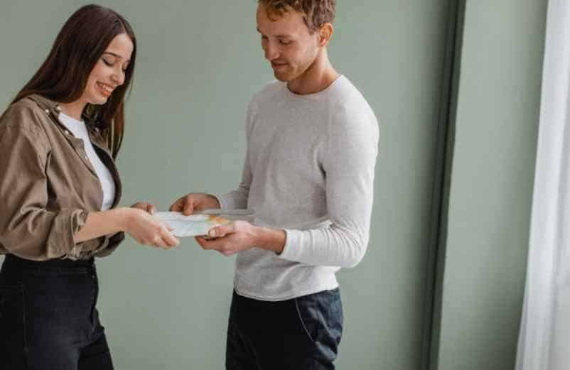 Le présent d'usage : le cadeau qui échappe à l'impôt Huyghe