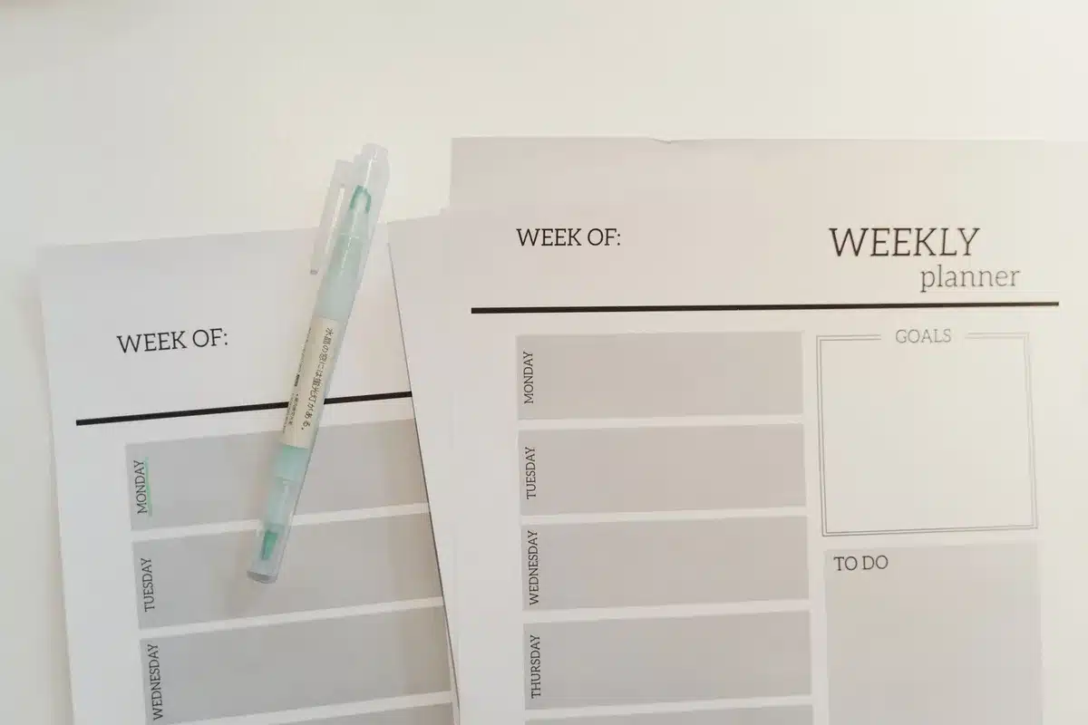 Planning d'étude et calendrier organisé pour la préparation aux examens