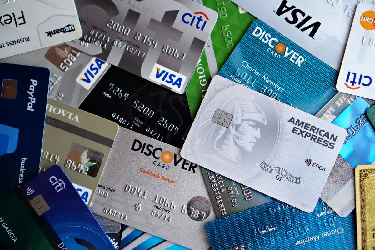 Comparaison de différents types de cartes de crédit avec taux de remboursement