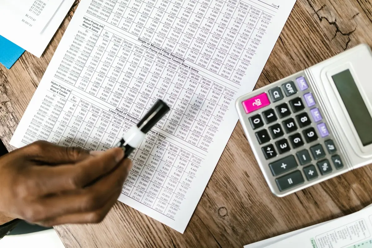 Tableau de calcul du ratio d'endettement avec mensualités et revenus bruts