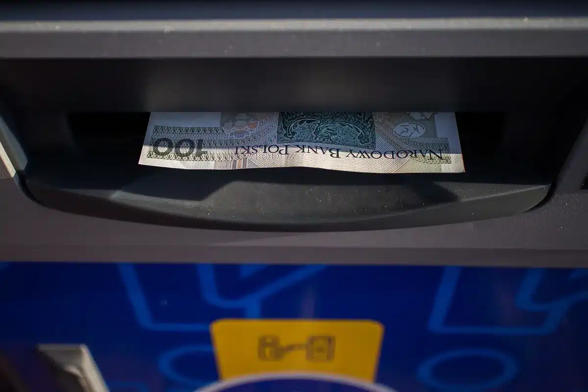 Fiche de paie montrant des déductions 401(k) et le salaire net