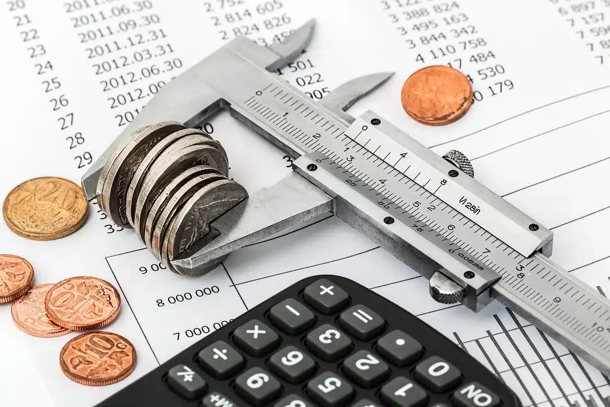 Tableau comparatif montrant solde, taux annuel et coût des intérêts pour différents types de dettes