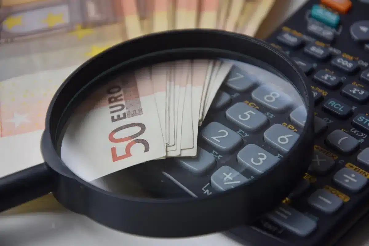Feuille de calcul montrant le calcul du coût mensuel entre deux forfaits